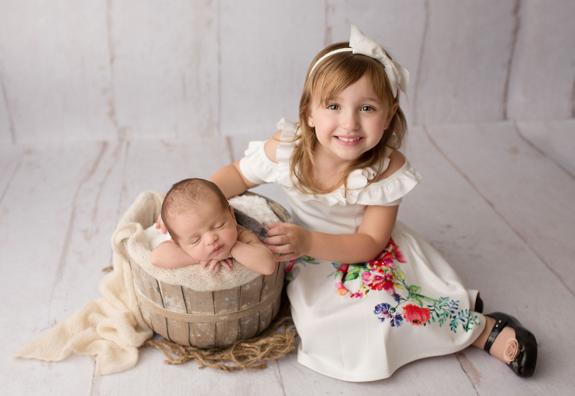 sibling with baby family photography