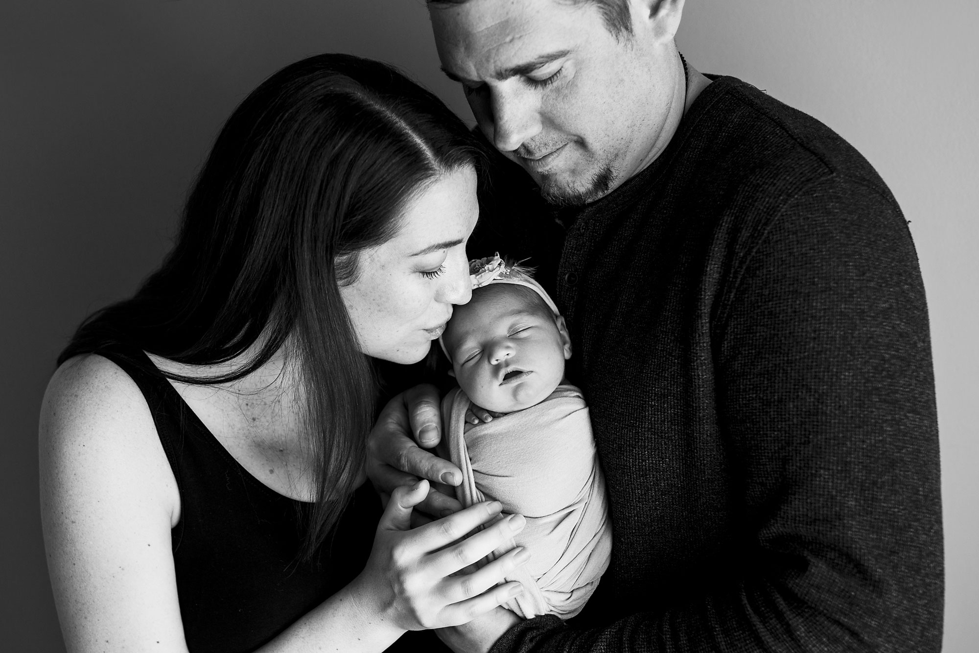 parents kissing baby girl Hunterdon county NJ baby photography session 