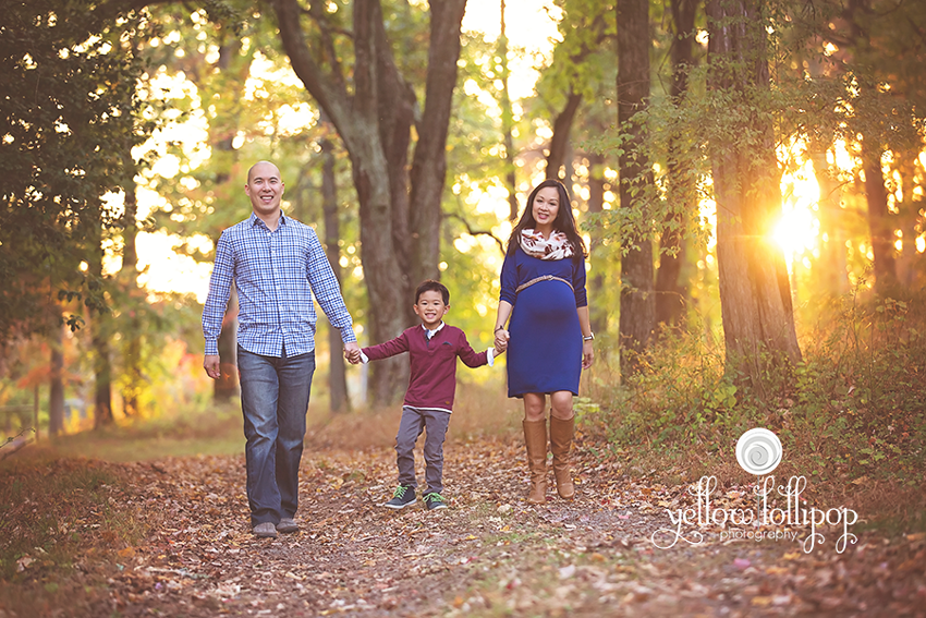 what to wear to an outdoor maternity session , family session 