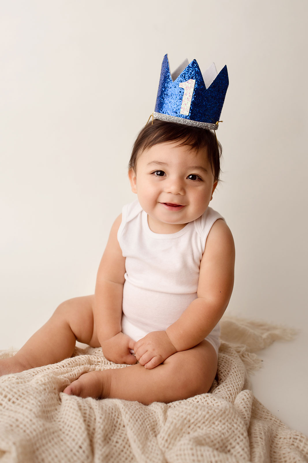 baby's first birthday photographer nj, smiling toddler boy with blue crown