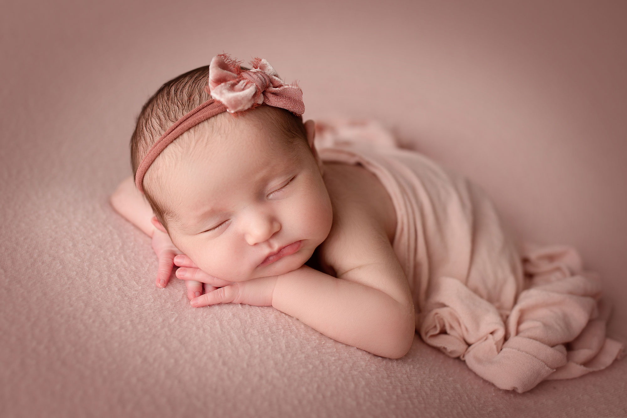 jersey city baby photos, baby girl in pale pink wrap and bow