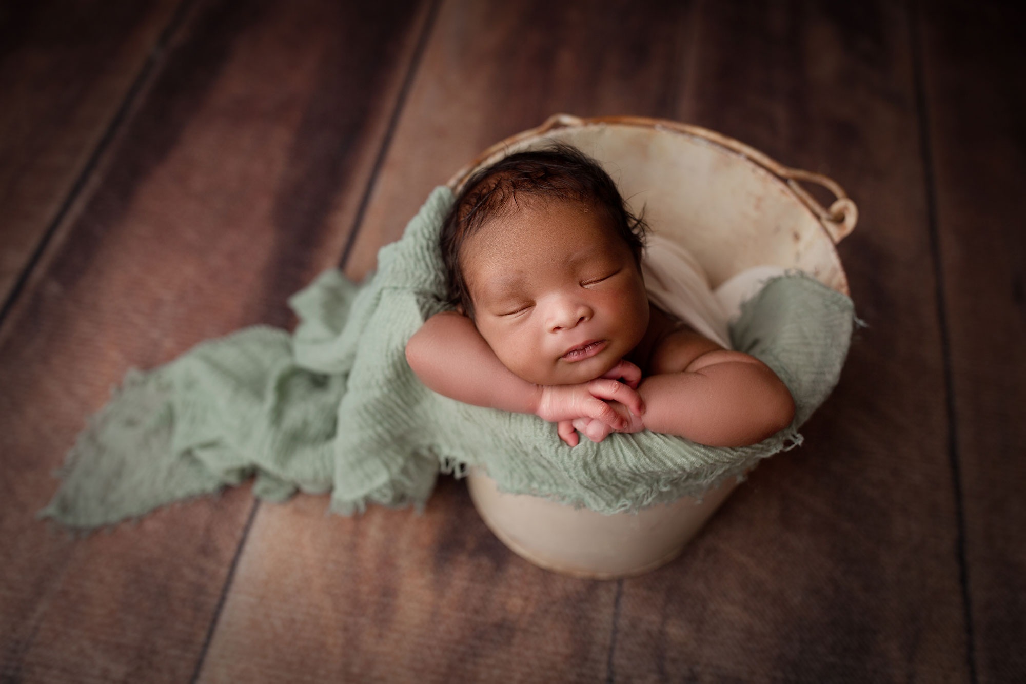 baby pictures near me new jersey, baby sleeping in bucket with sea green blanket
