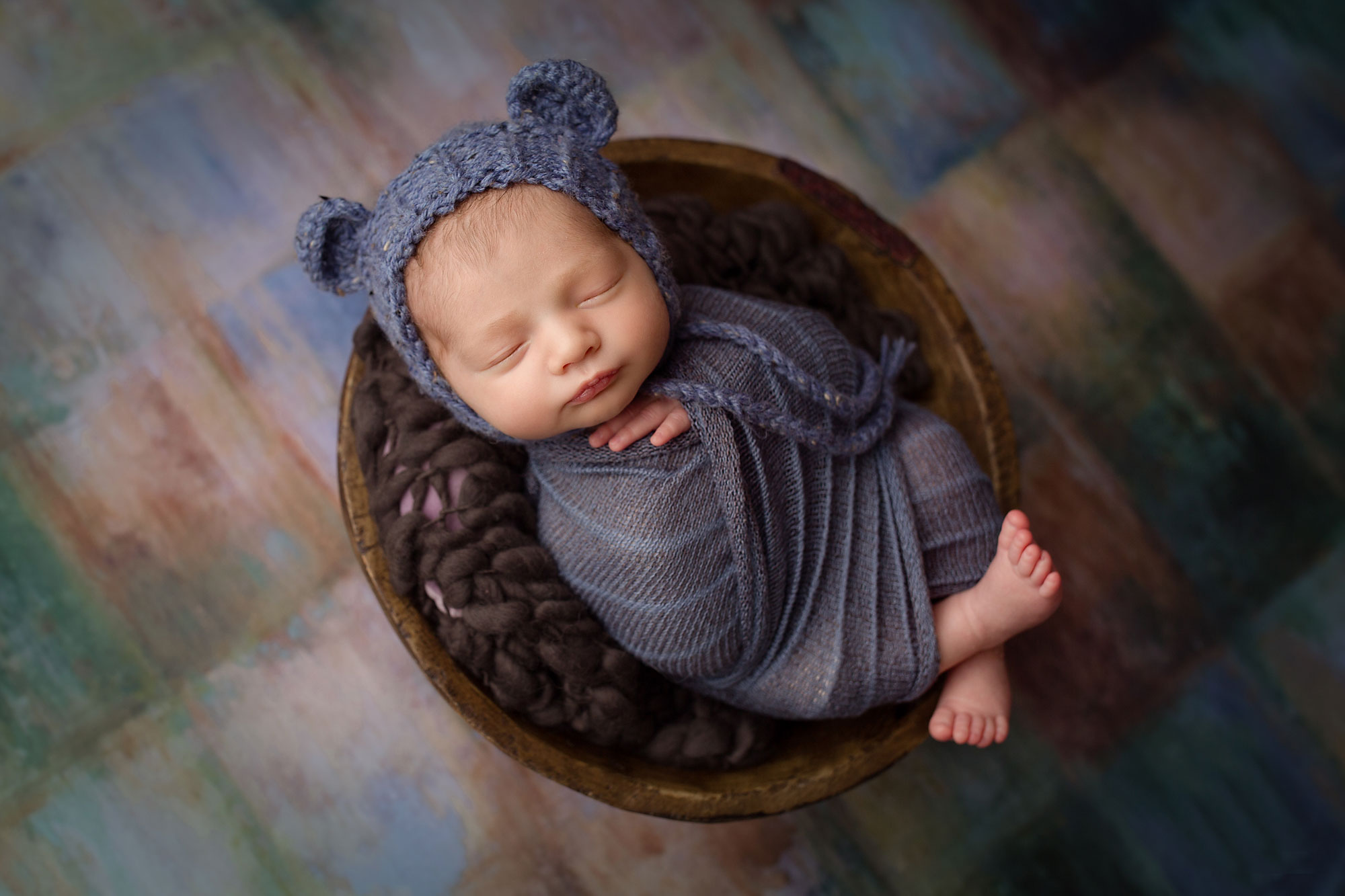 baby pictures new jersey, baby in blue wrap and bear hat
