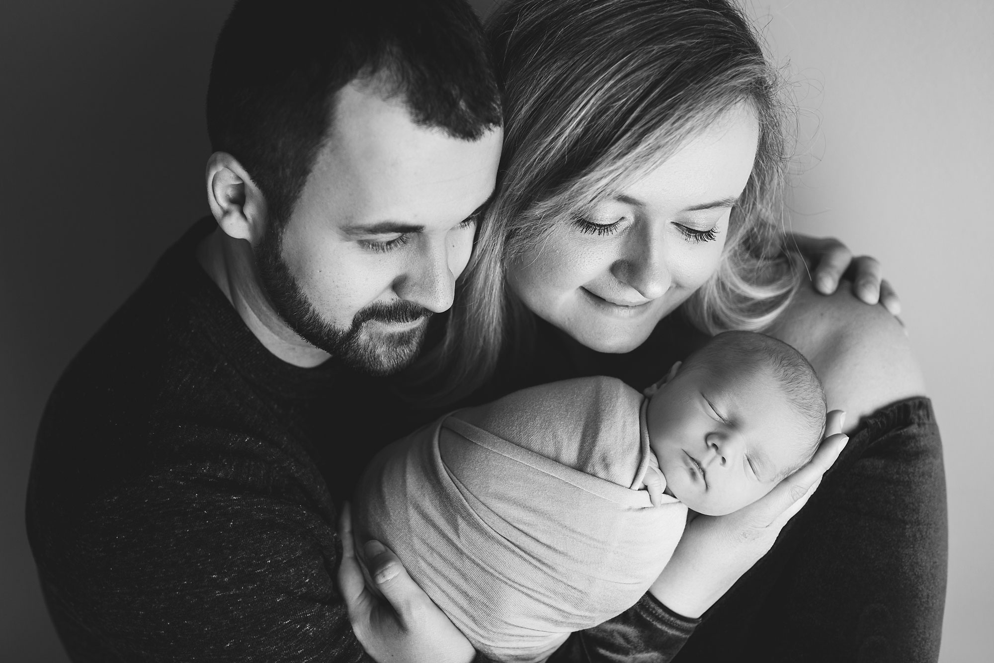 parents family with newborn photography ideas