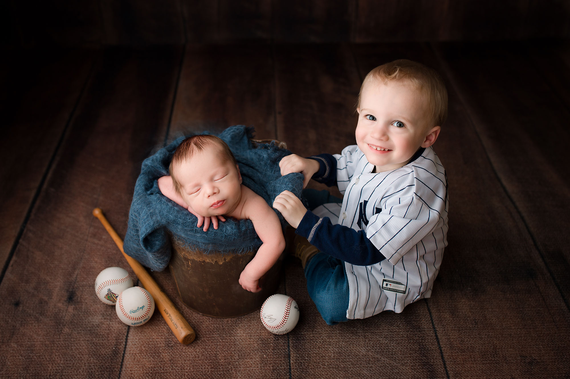 newborn with siblings photo ideas