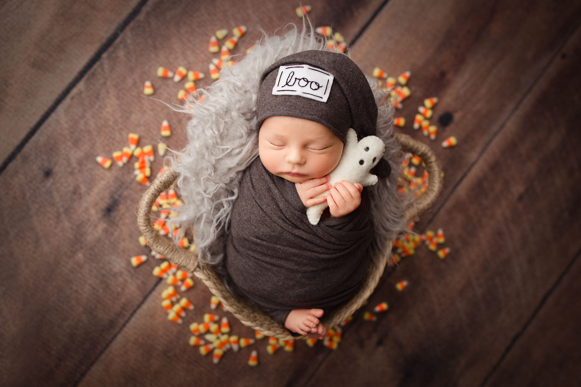 5 Best Newborn Photography Props baby sleeping in a bucket halloween theme