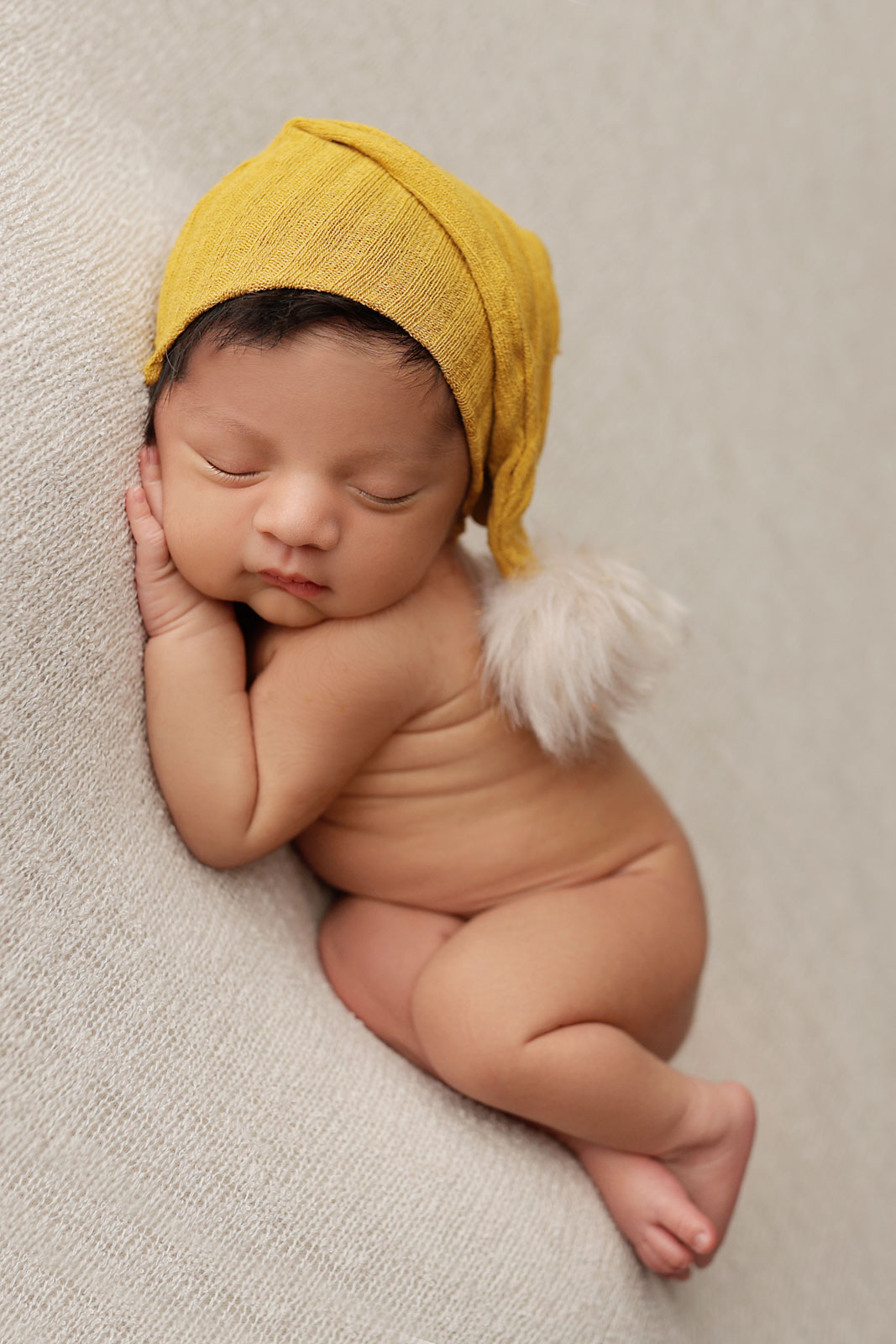 baby photo of neborn baby sleeping in Edison NJ 