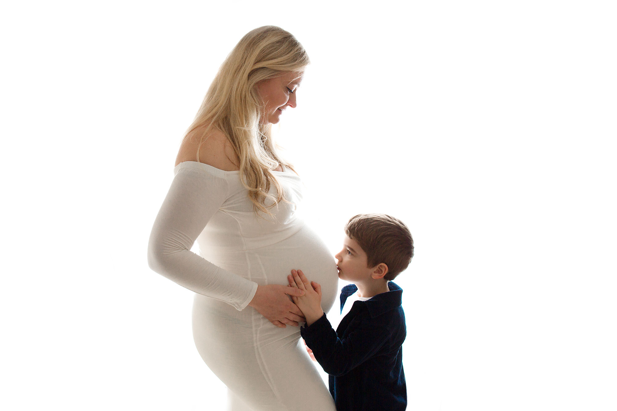 NJ maternity photographer maternity session in NJ kid kissing moms belly