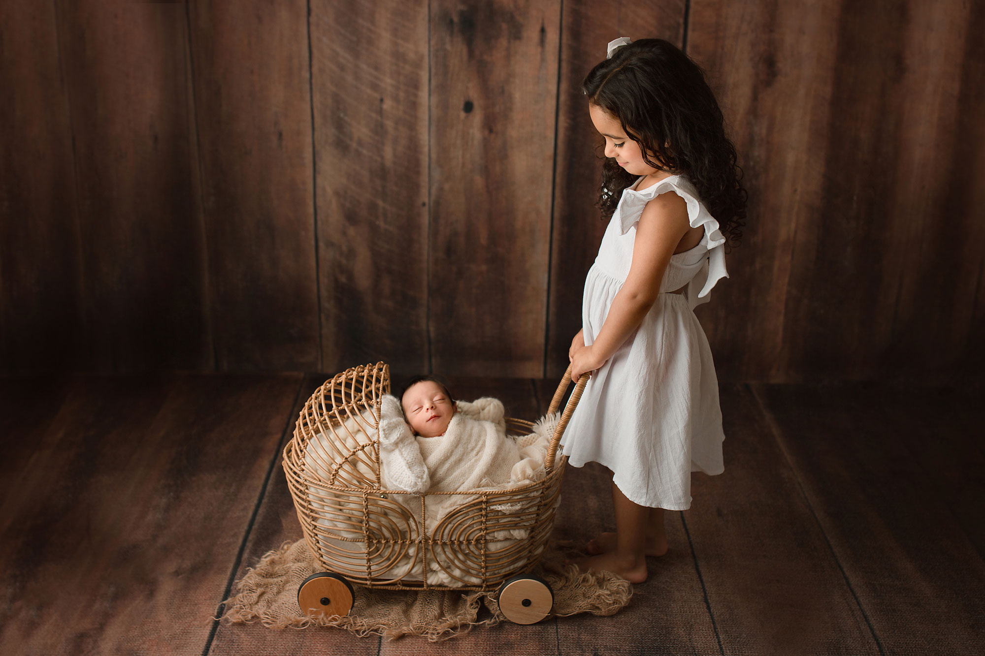 newborn photographers provide props