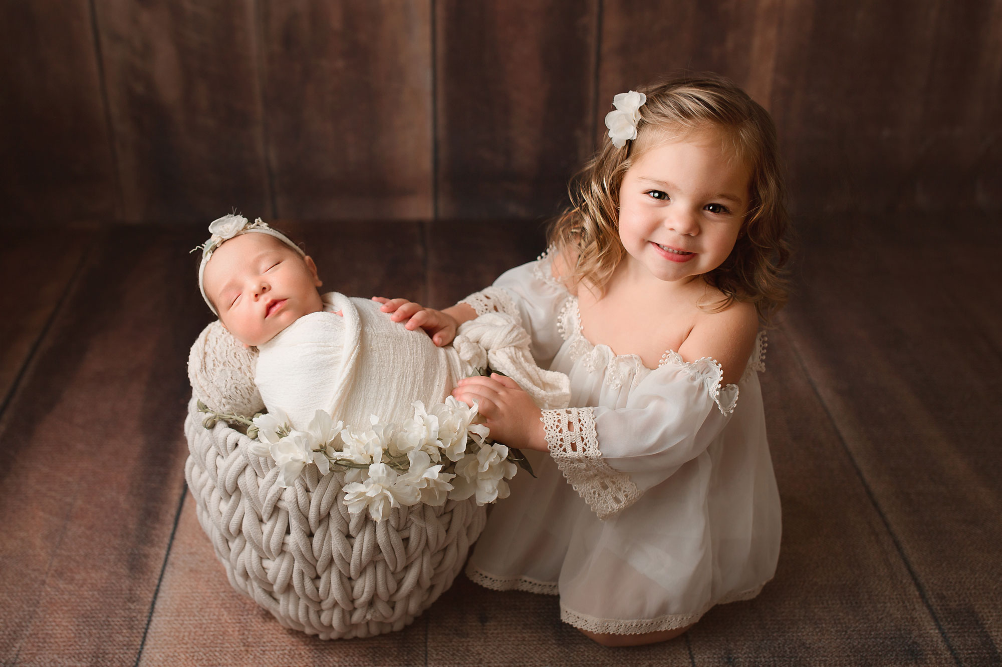 newborn with sibling photo session ideas